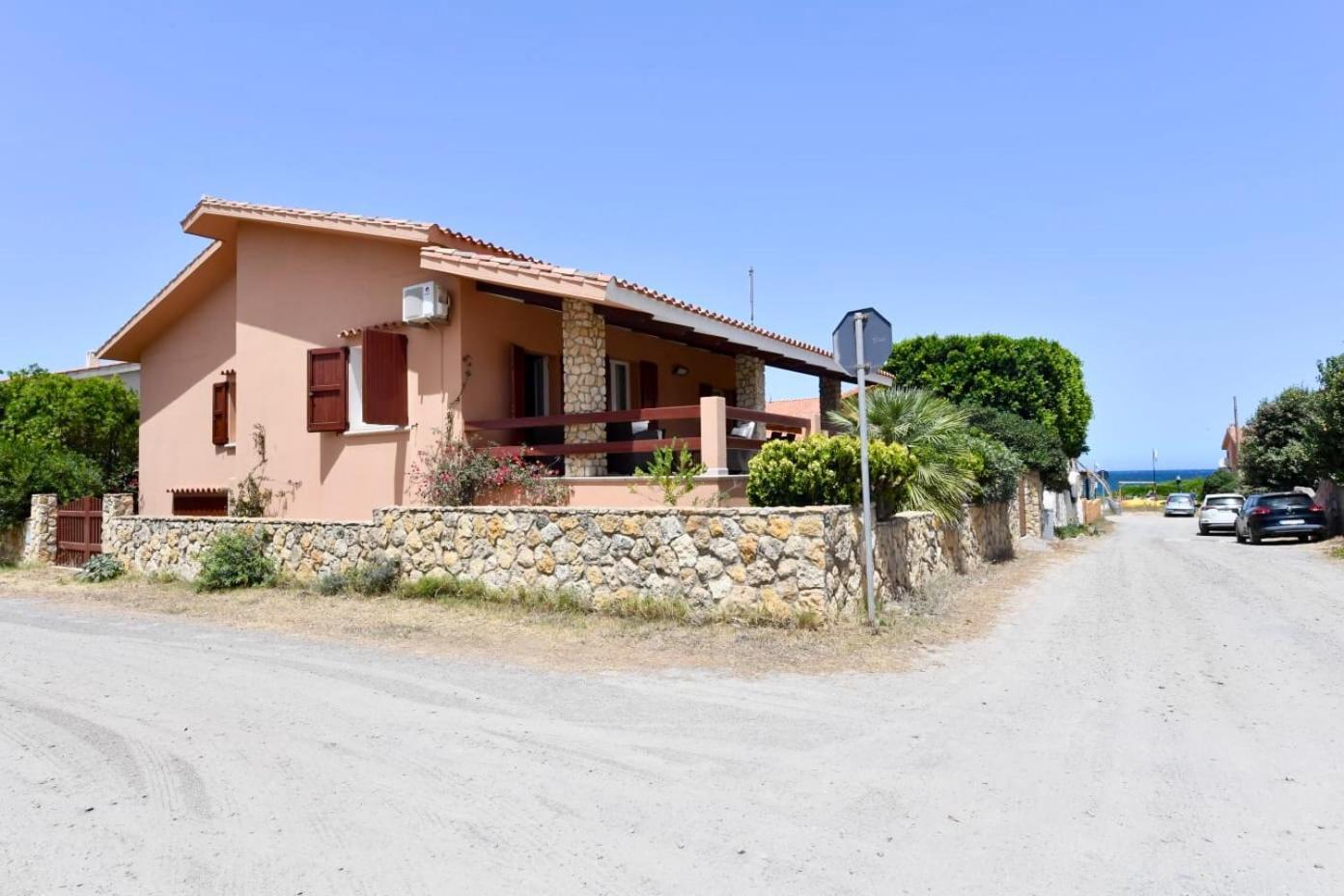Villa Luigi Putzu Idu Exteriör bild